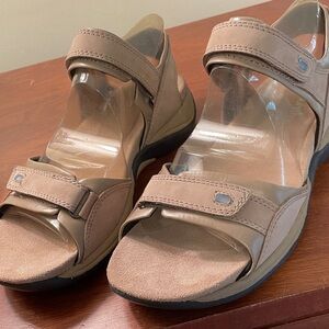 Elegant Tan Women's Sandals
